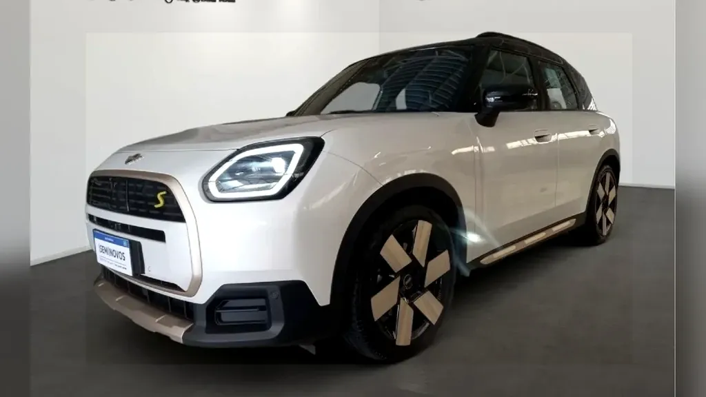 Foto de um mini countryman se all4