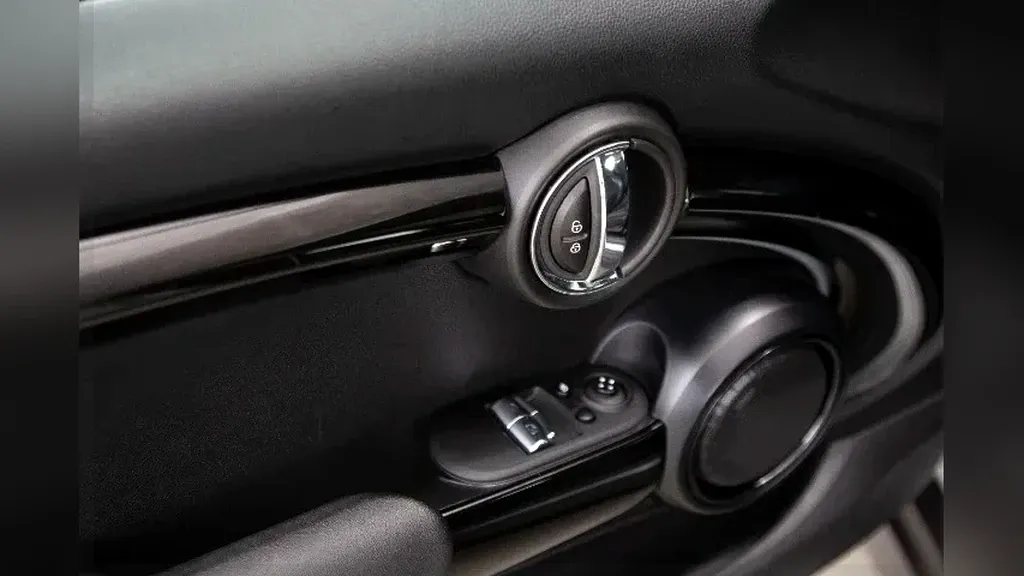 Mini Cooper SE - Imagem 17