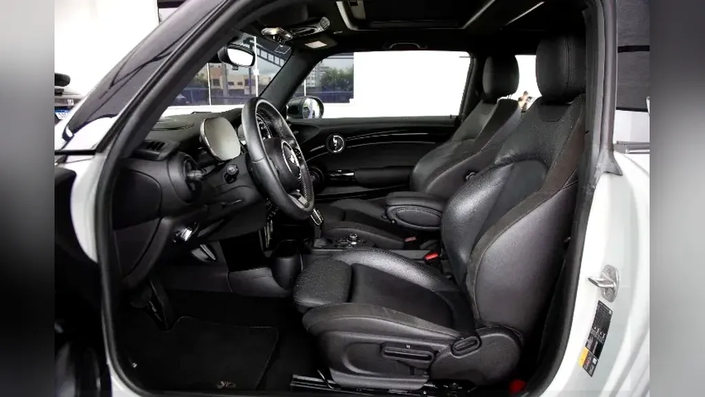 Mini Cooper SE - Imagem 18