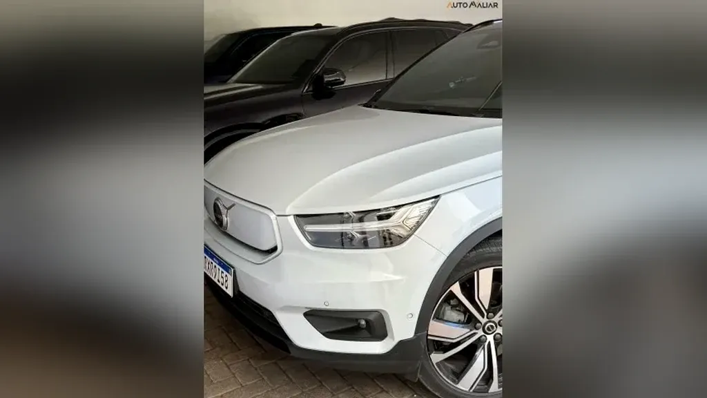 Foto de um volvo xc40 recharge