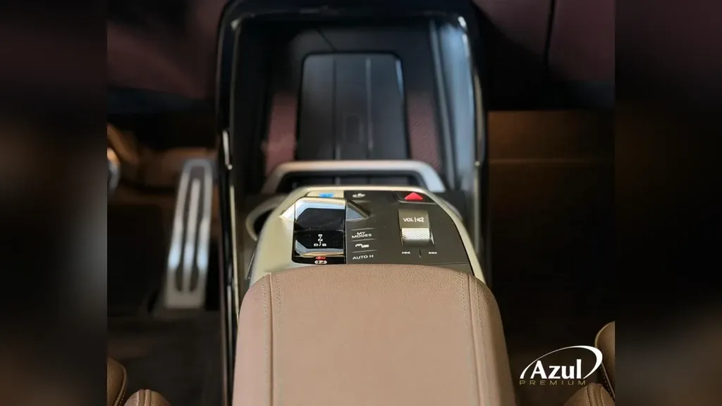 BMW IX1 - Imagem 16