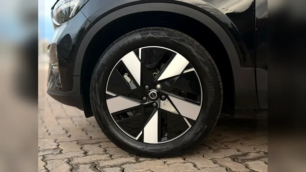 Volvo EX40 - Imagem 7