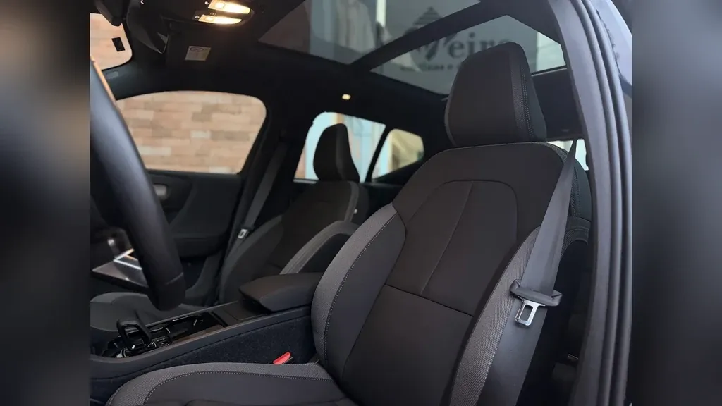 Volvo EX40 - Imagem 9