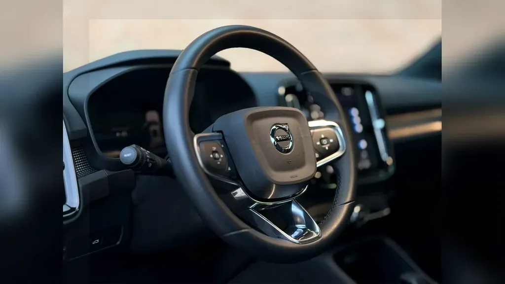 Volvo EX40 - Imagem 13