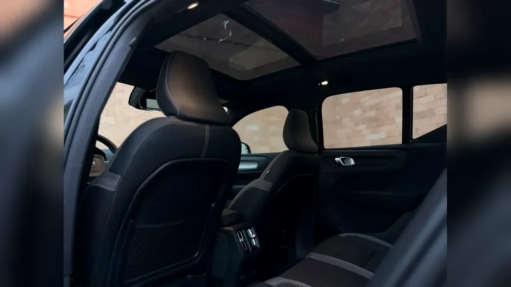 Volvo EX40 - Imagem 18