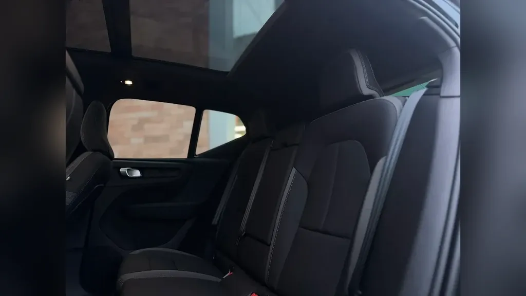 Volvo EX40 - Imagem 20