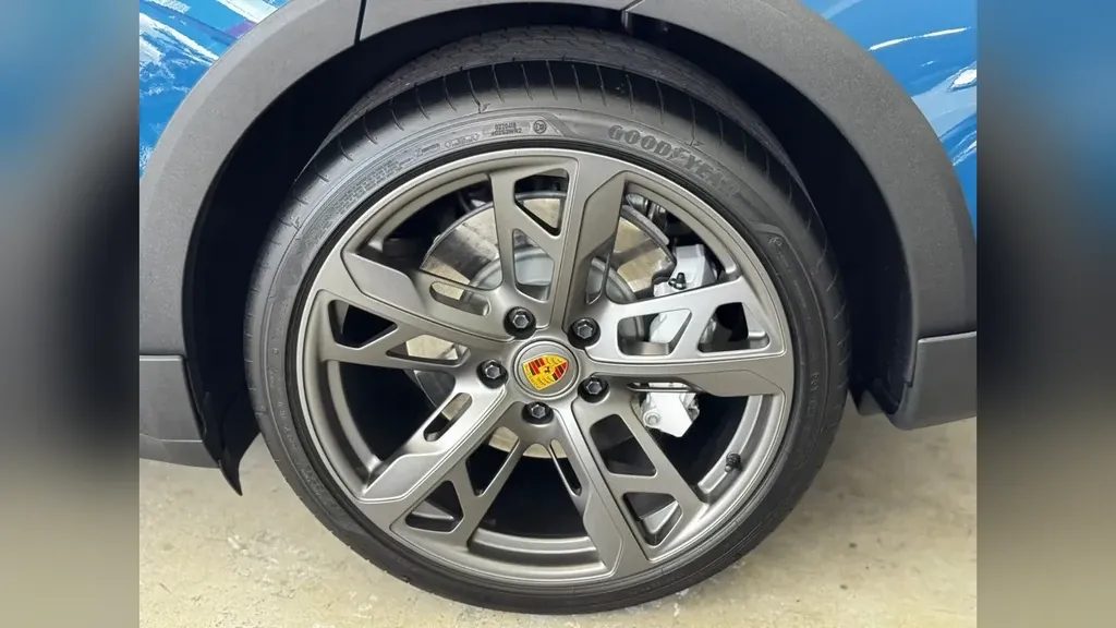 Porsche Taycan - Imagem 18