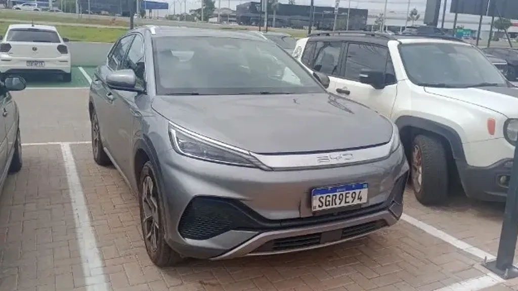 Foto de um byd yuan plus