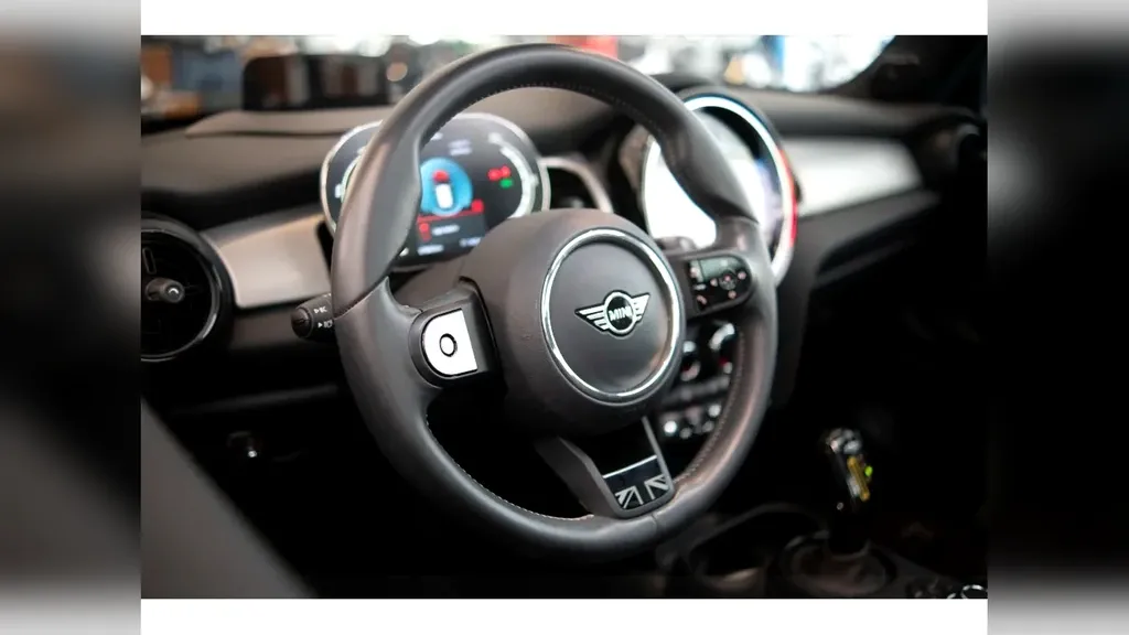 Mini Cooper SE - Imagem 16