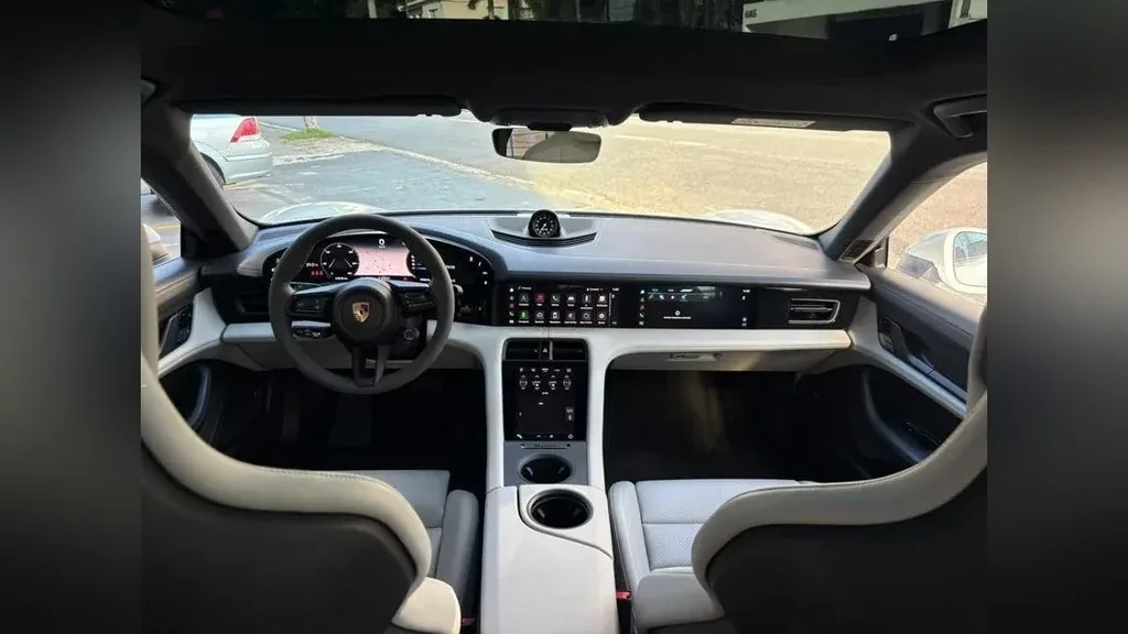 Porsche Taycan - Imagem 14