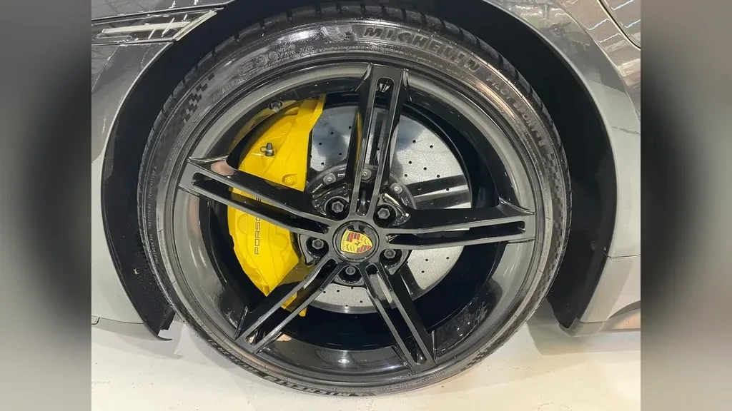 Porsche Taycan - Imagem 16