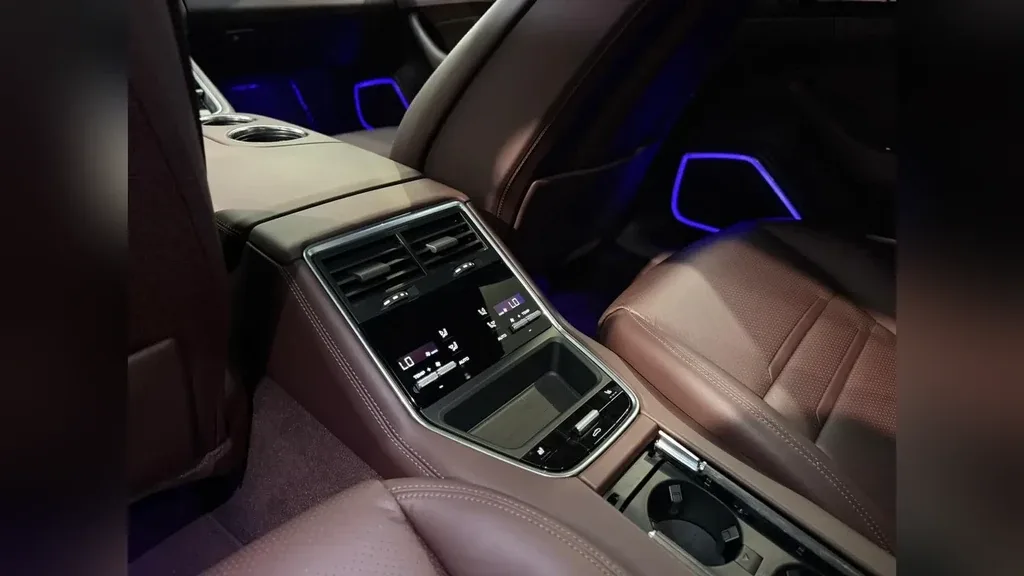 Porsche Panamera 4 E-hybrid - Imagem 12