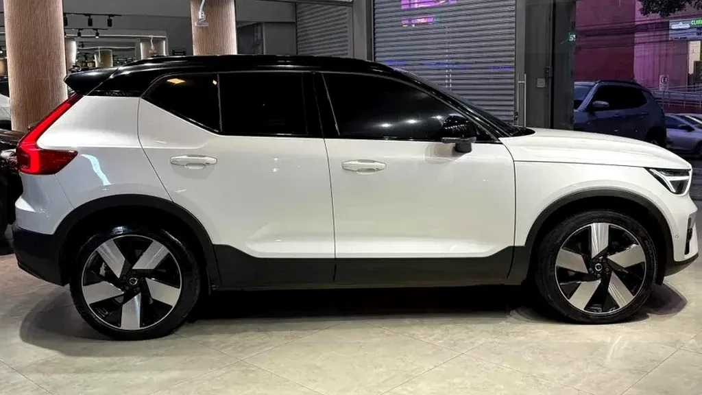 Volvo XC40 Recharge - Imagem 4