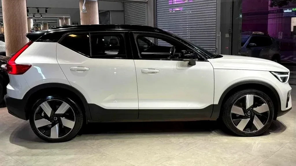 Volvo XC40 Recharge - Imagem 8