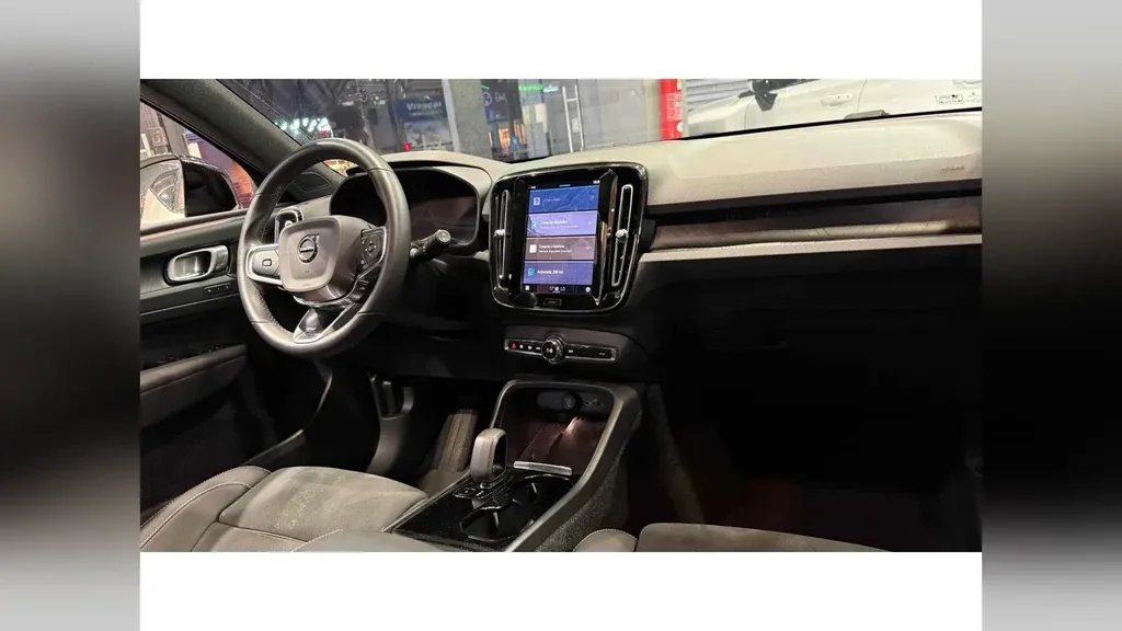 Volvo XC40 Recharge - Imagem 11