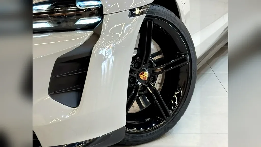 Porsche Taycan - Imagem 7