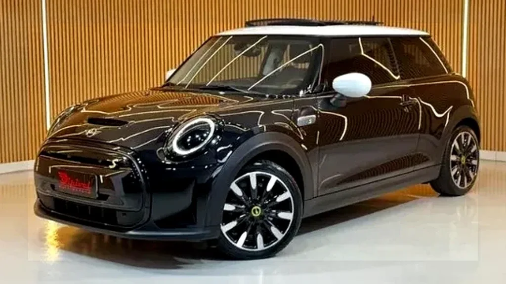 Foto de um mini cooper se