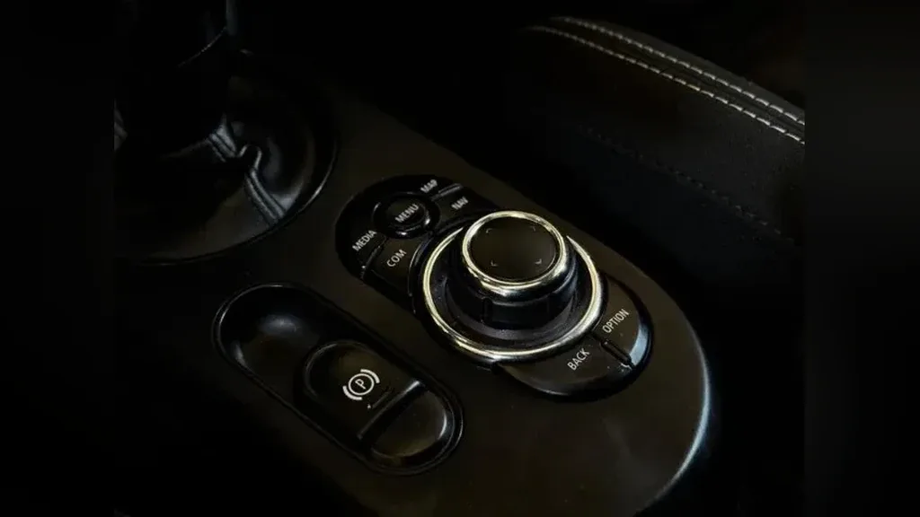 Mini Cooper SE - Imagem 18