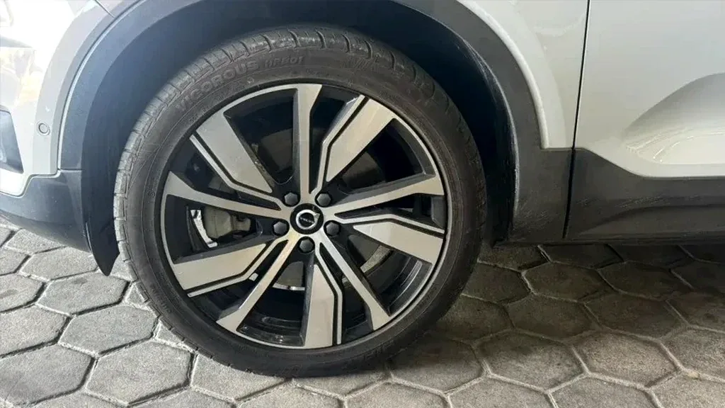 Volvo XC40 Recharge - Imagem 13