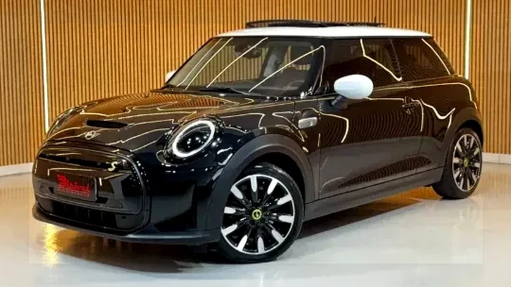 Foto de um mini cooper se