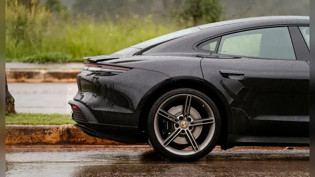 Porsche Taycan - Imagem 2