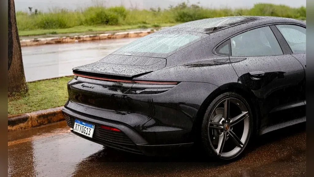 Porsche Taycan - Imagem 11