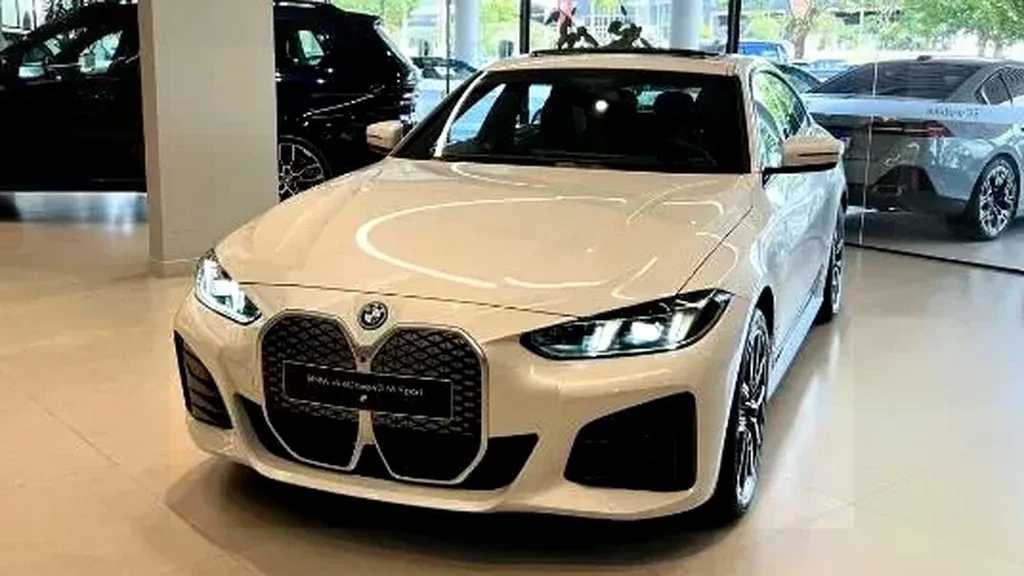 Foto de um bmw i4 edrive35