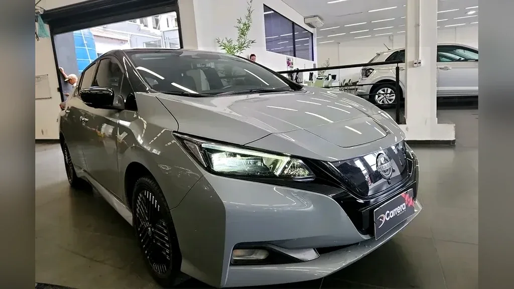 Foto de um nissan leaf