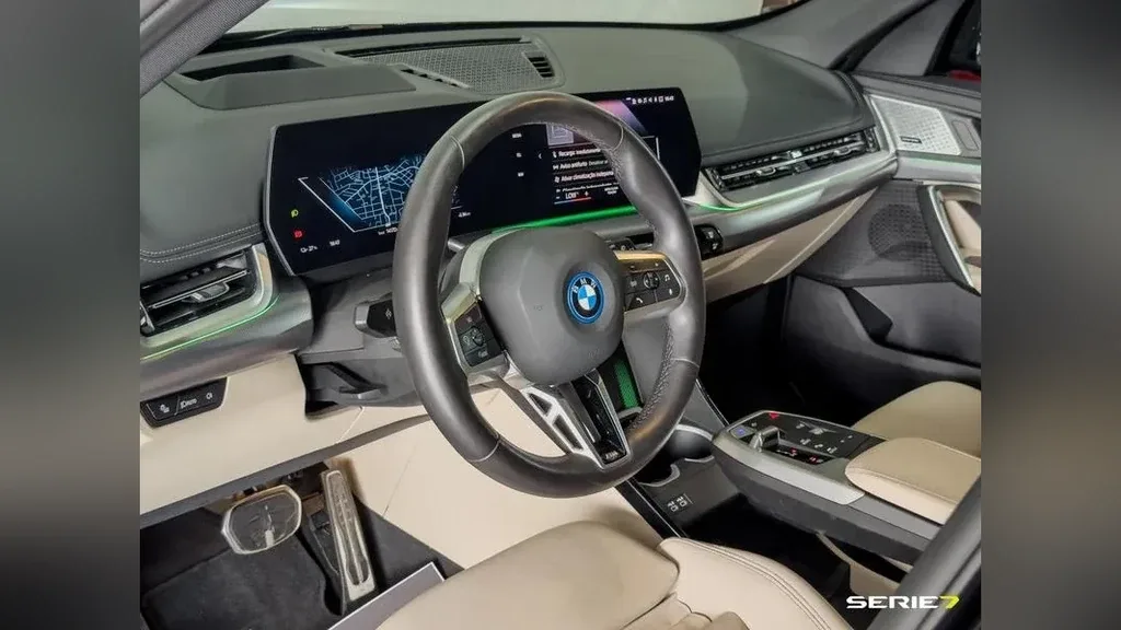 BMW IX1 - Imagem 11