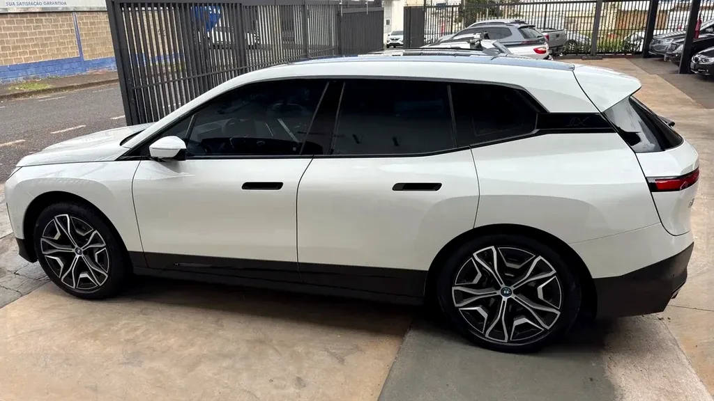 BMW Ix - Imagem 3