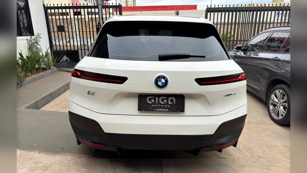 BMW Ix - Imagem 6