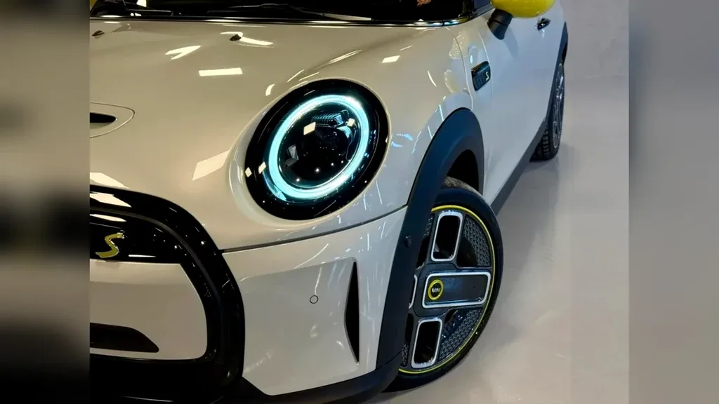 Mini Cooper SE - Imagem 18