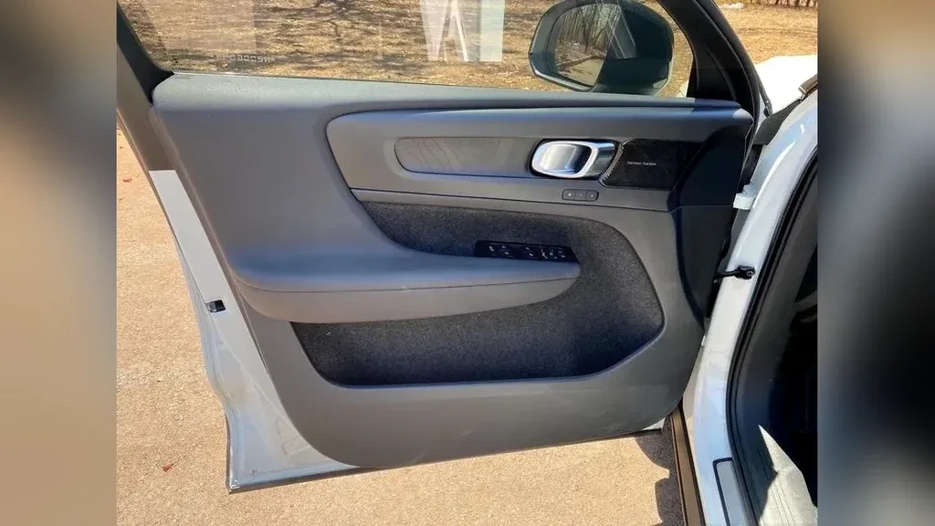 Volvo C40 Recharge - Imagem 18