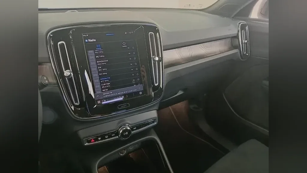 Volvo XC40 Recharge - Imagem 10