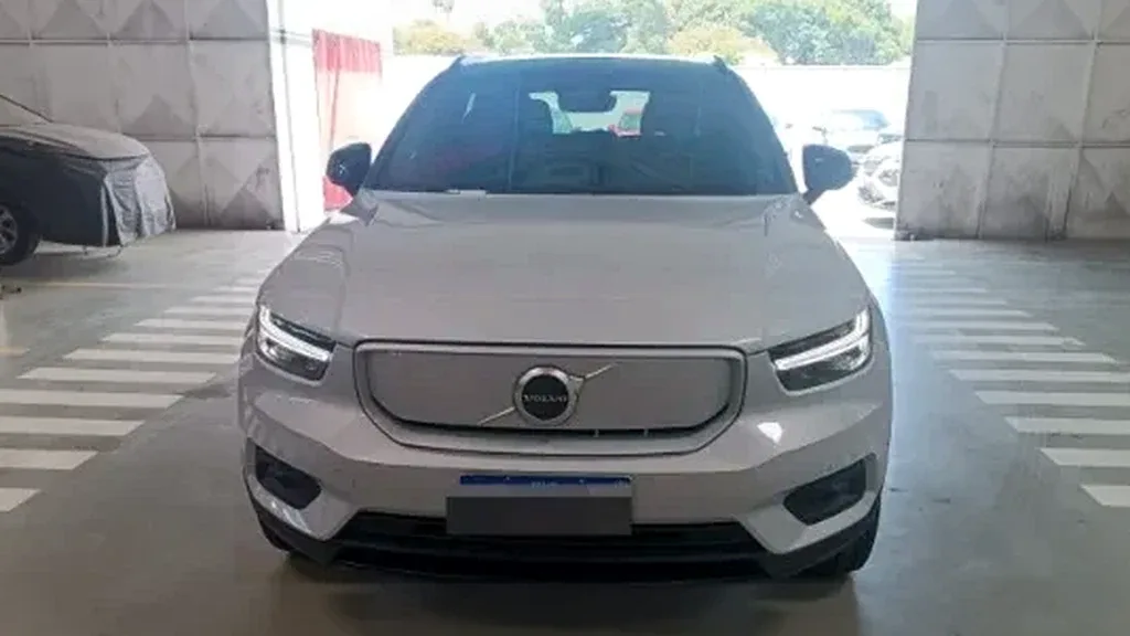 Foto de um volvo xc40 recharge