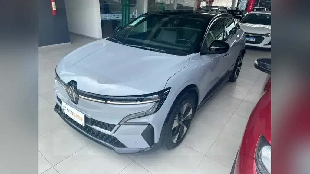Foto de um renault megane e-tech electric