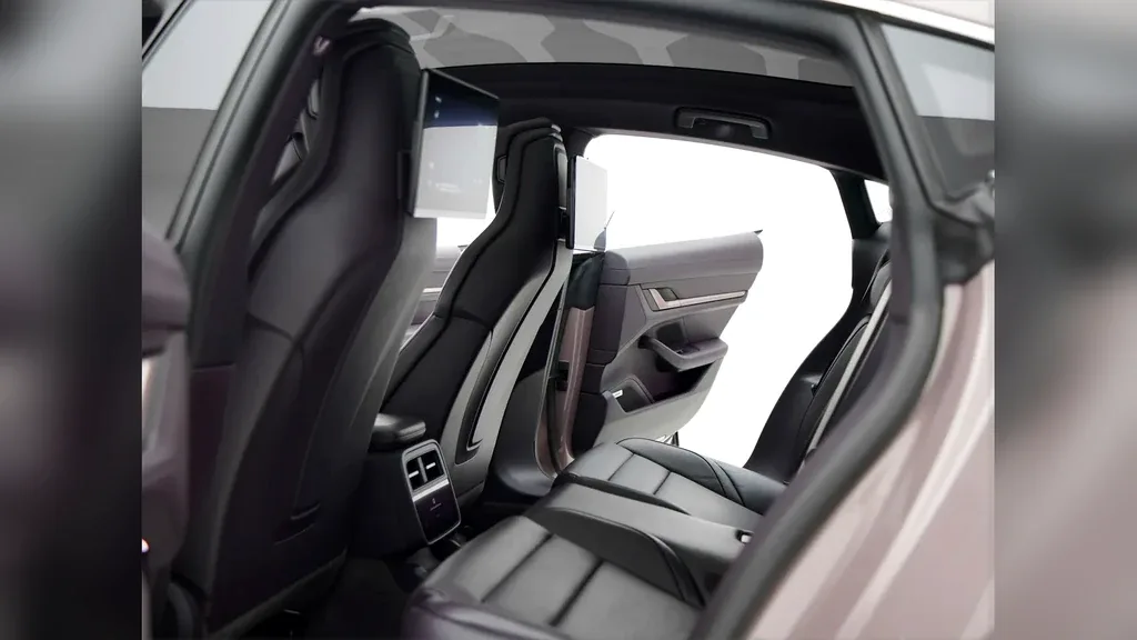 Porsche Taycan - Imagem 17