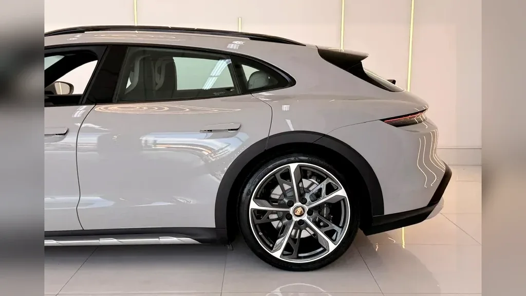 Porsche Taycan - Imagem 14