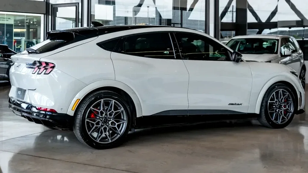 Ford Mustang Mach-e - Imagem 6