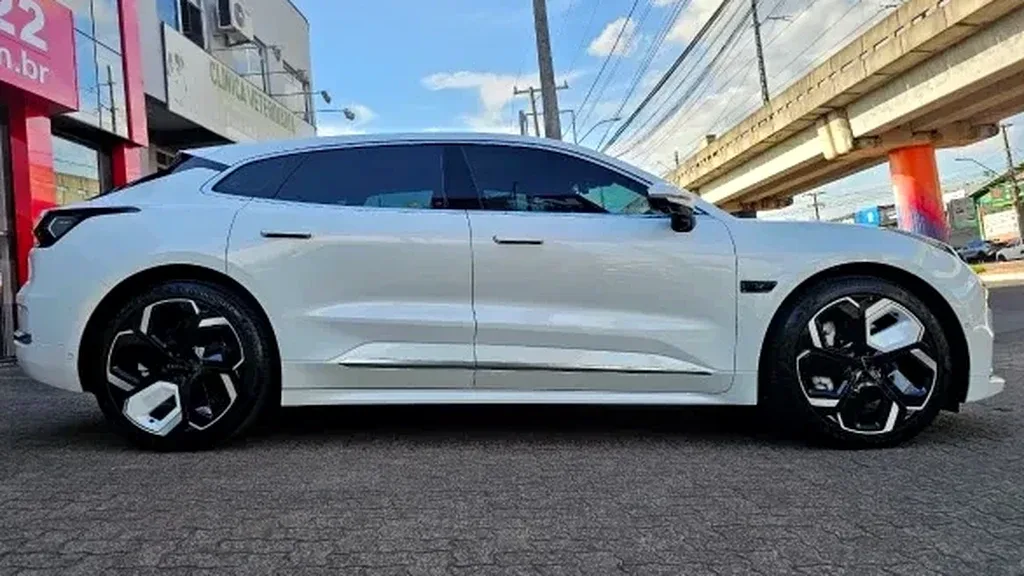 Foto de um zeekr 001