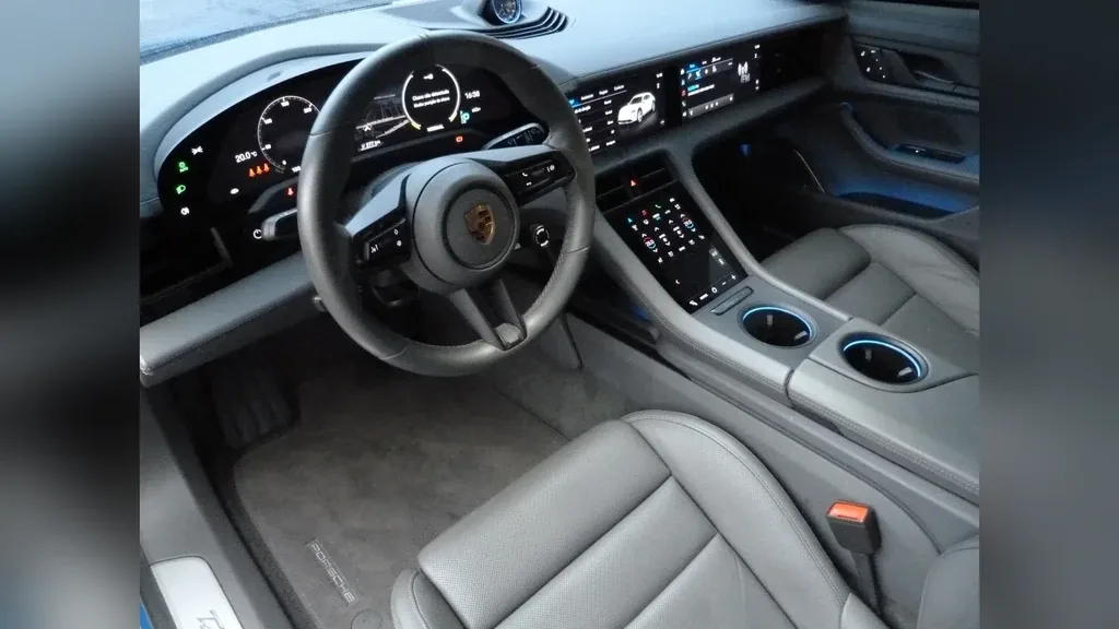 Porsche Taycan - Imagem 15