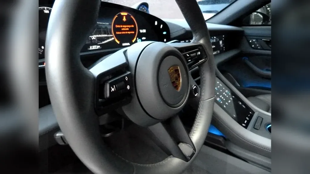 Porsche Taycan - Imagem 16