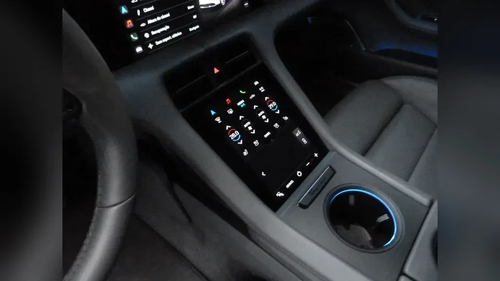 Porsche Taycan - Imagem 17