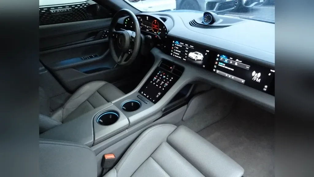 Porsche Taycan - Imagem 19