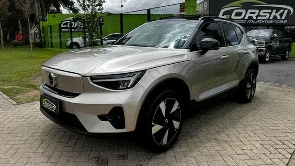Foto de um volvo xc40 recharge