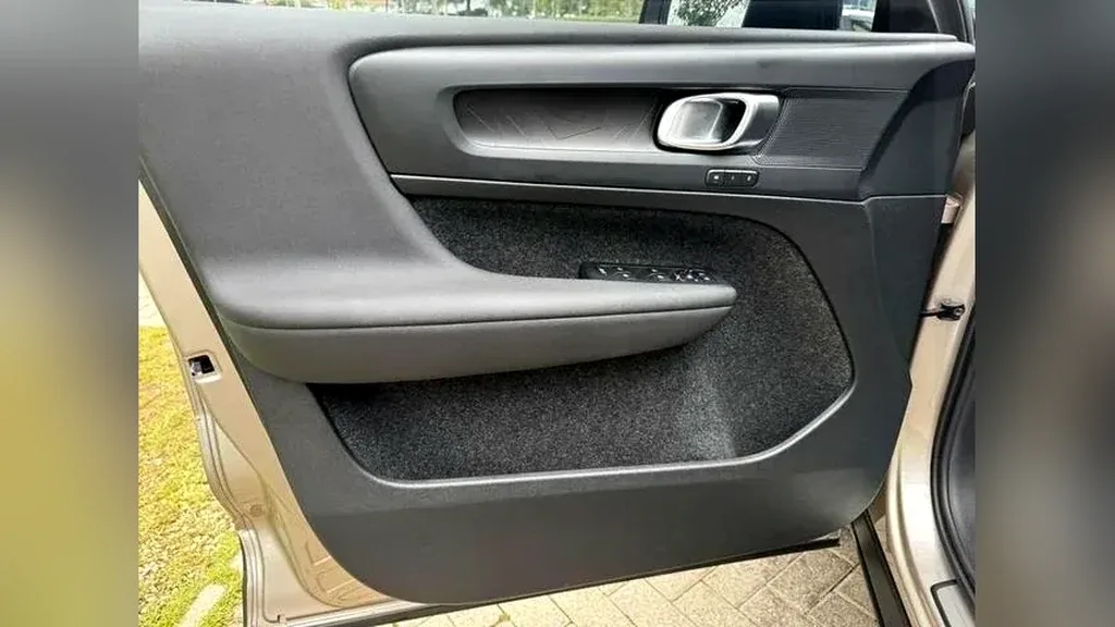 Volvo XC40 Recharge - Imagem 12