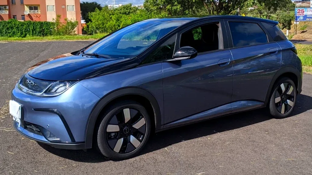 Foto de um byd dolphin plus