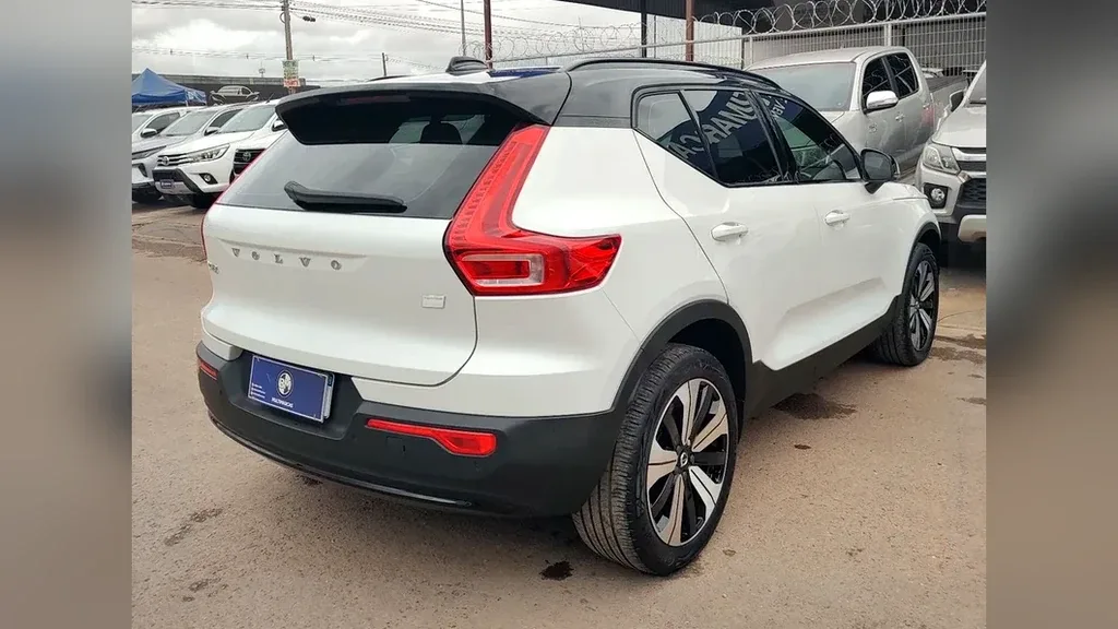 Volvo XC40 Recharge - Imagem 4