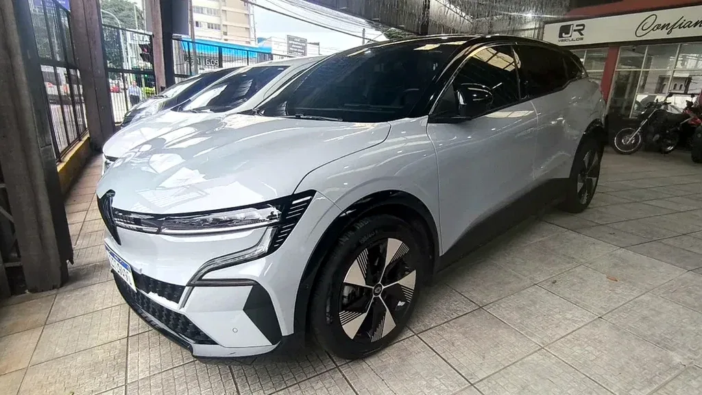 Foto de um renault megane e-tech electric