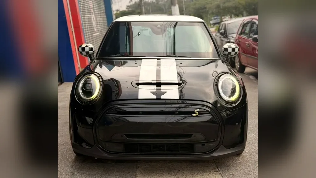 Foto de um mini cooper se